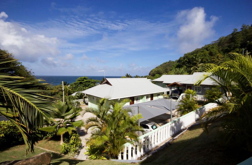 Hotel Surfers Self-Catering Chalets