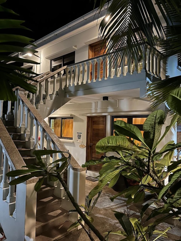 Hotel Island Cove