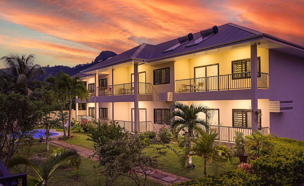 Hotel Creole Breeze Self Catering Apartments