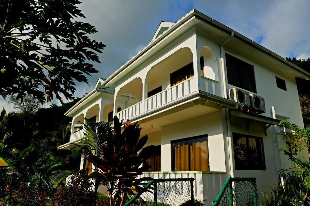 Hotel Evergreen Apartments