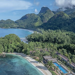 Sejur Avani Plus Barbarons Seychelles Resort vacanta Cascade