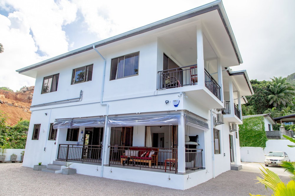 Hotel 2-Bed Apt, Sleeps 5, Near Beau Vallon Beach