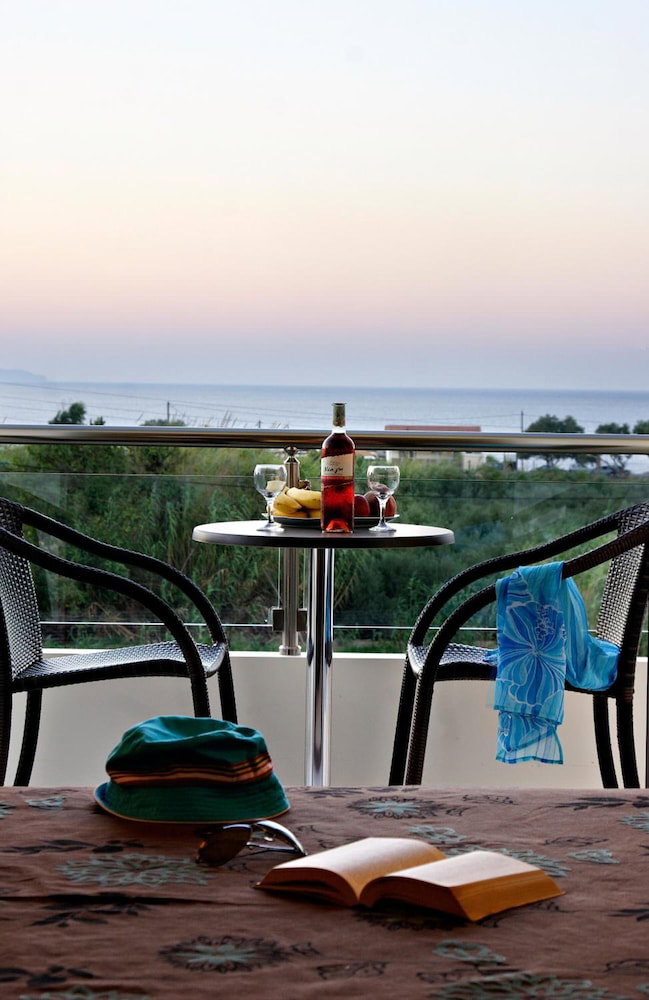 Theros Hotel
