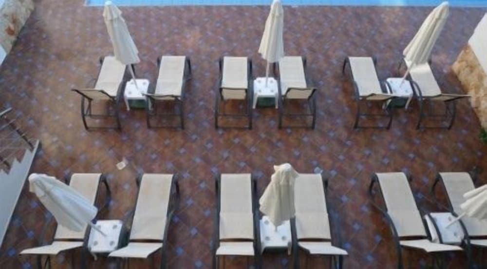 dal travel Theros Hotel