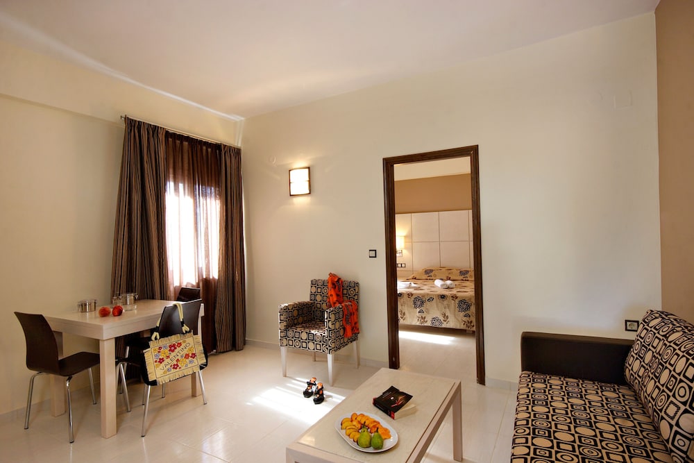 dal travel Theros Hotel