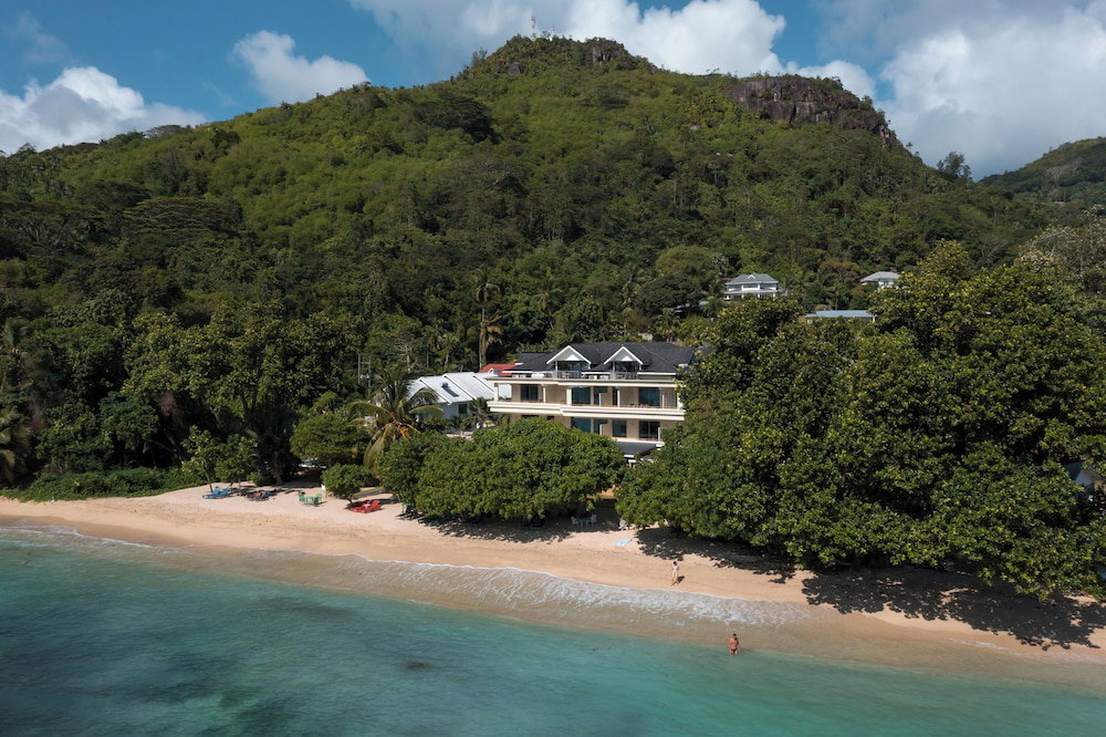 Hotel Crown Beach Hotel