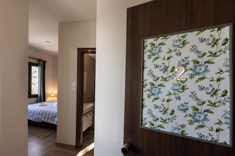 Hotel Stagiates Guest House Room 2