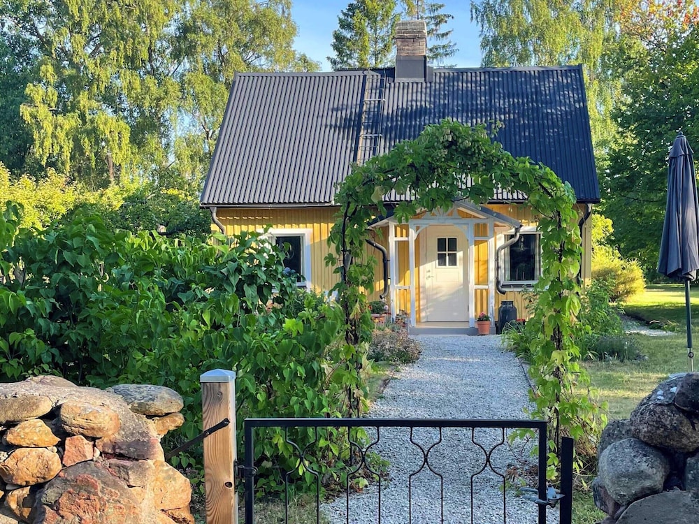 Hotel 6 Person Holiday Home In Klintehamn