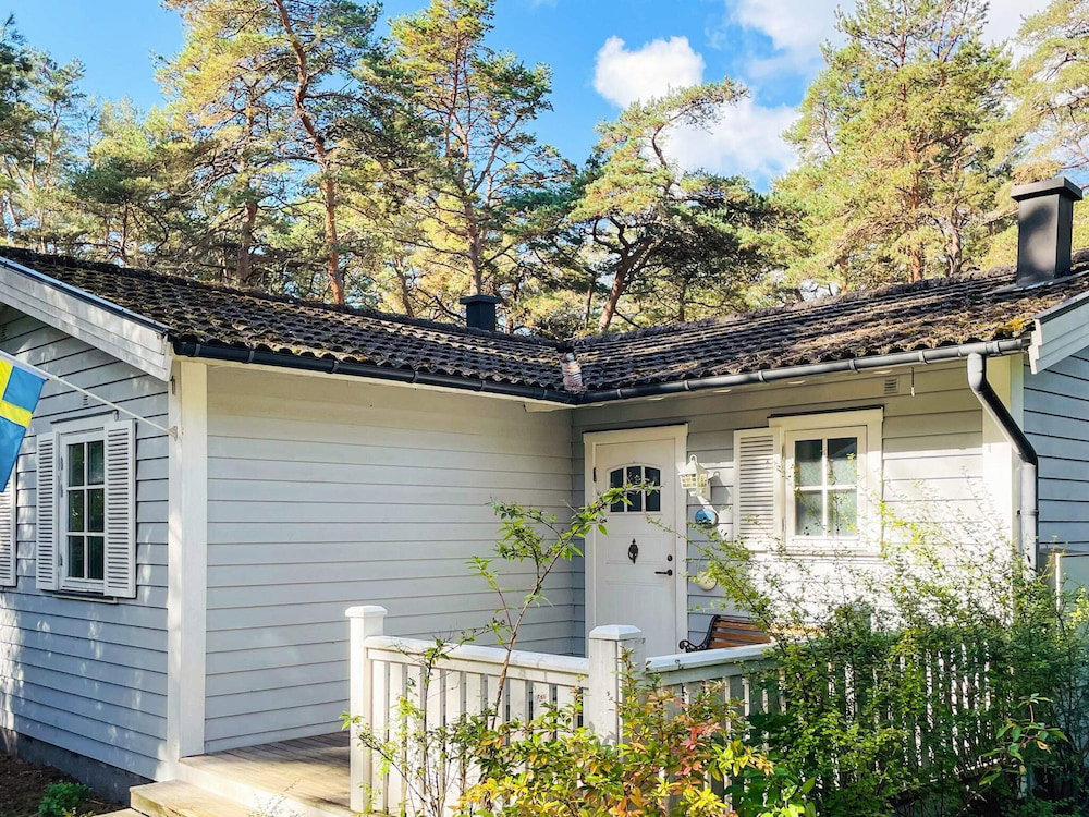 6 Person Holiday Home In Yngsjo