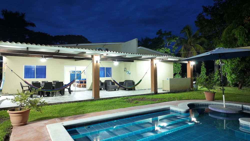 Hotel Beach House Acajutla/Los Cobanos/Las Veraneras Sv 3 Bedroom Home