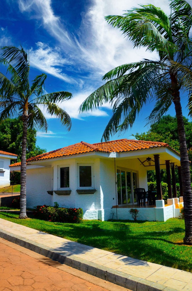 Las Veraneras Villas & Resort
