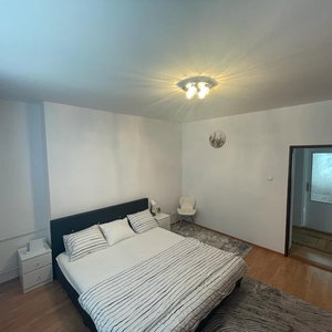 Hotel 4-Bedroom House Sleeps 7 With Garden cazare Senec