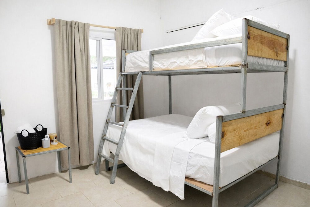 Hotel Amalfi Surf Lodge