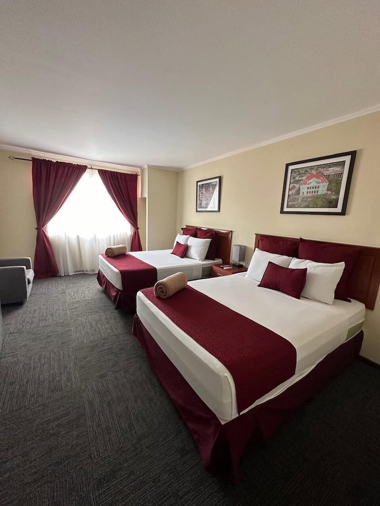 Hotel Tolteka Plaza