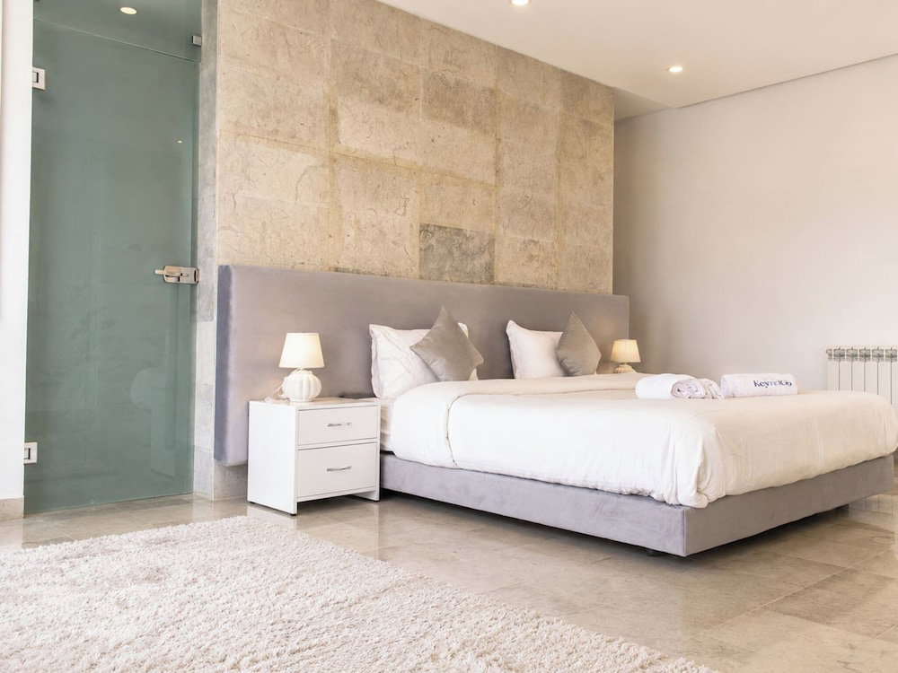 Luxurious Villa In Gammarth With Private Pool And Garden Views