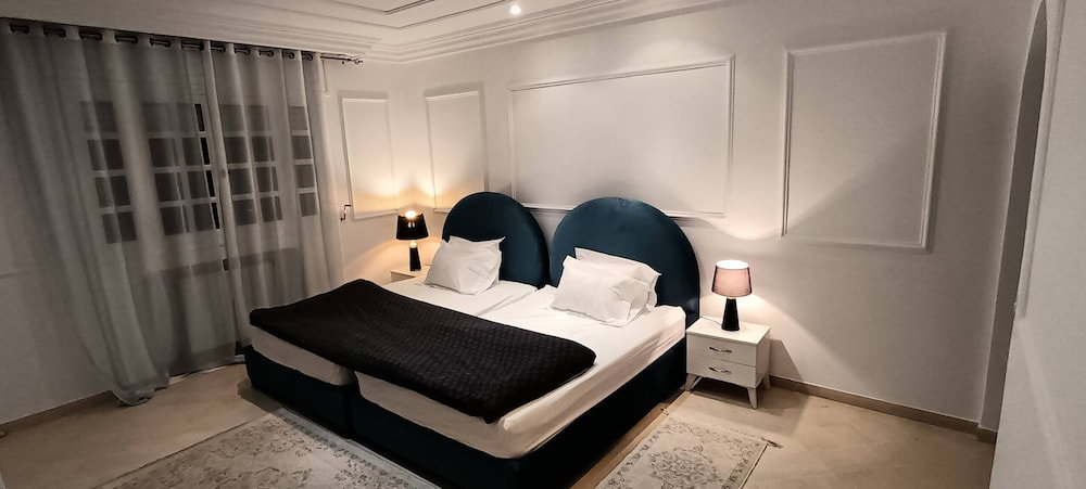 Luxurious Villa With Pool In La Soukra, Ariana