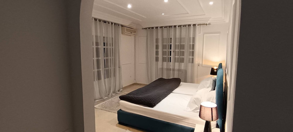 Luxurious Villa With Pool In La Soukra, Ariana
