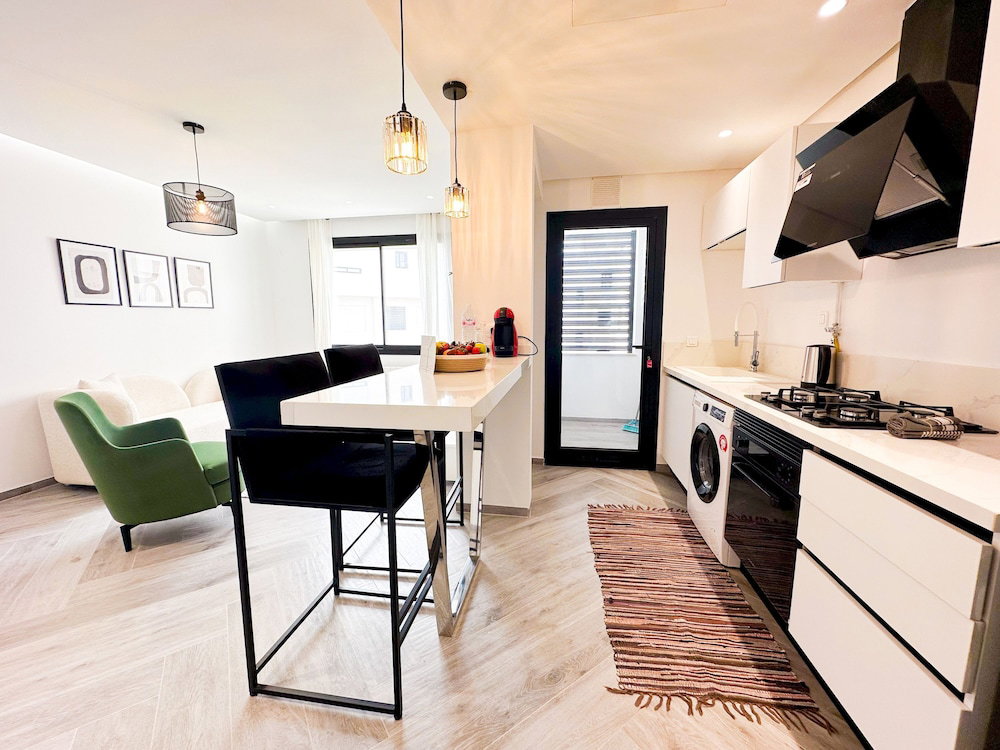 The Business Stay Brand New In Lac 2