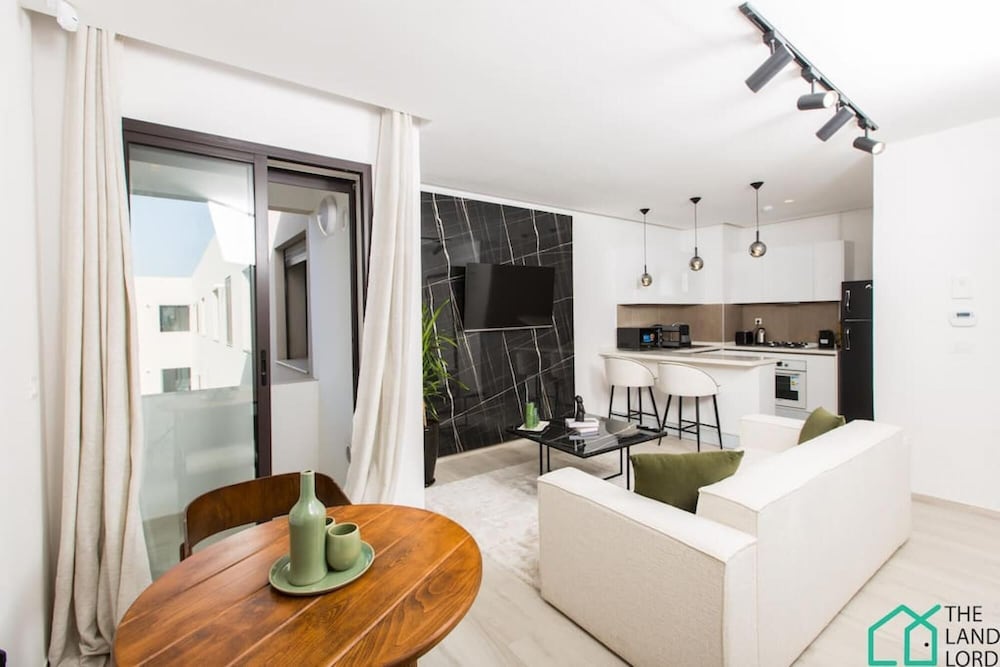 Hotel E24 Grand Luxe Tout Quip Et Central
