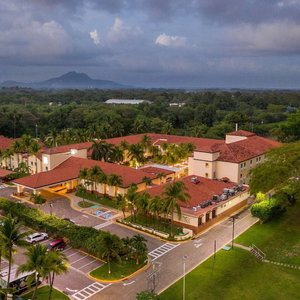 Hotel Quality Hotel Real Aeropuerto cazare El Rosario