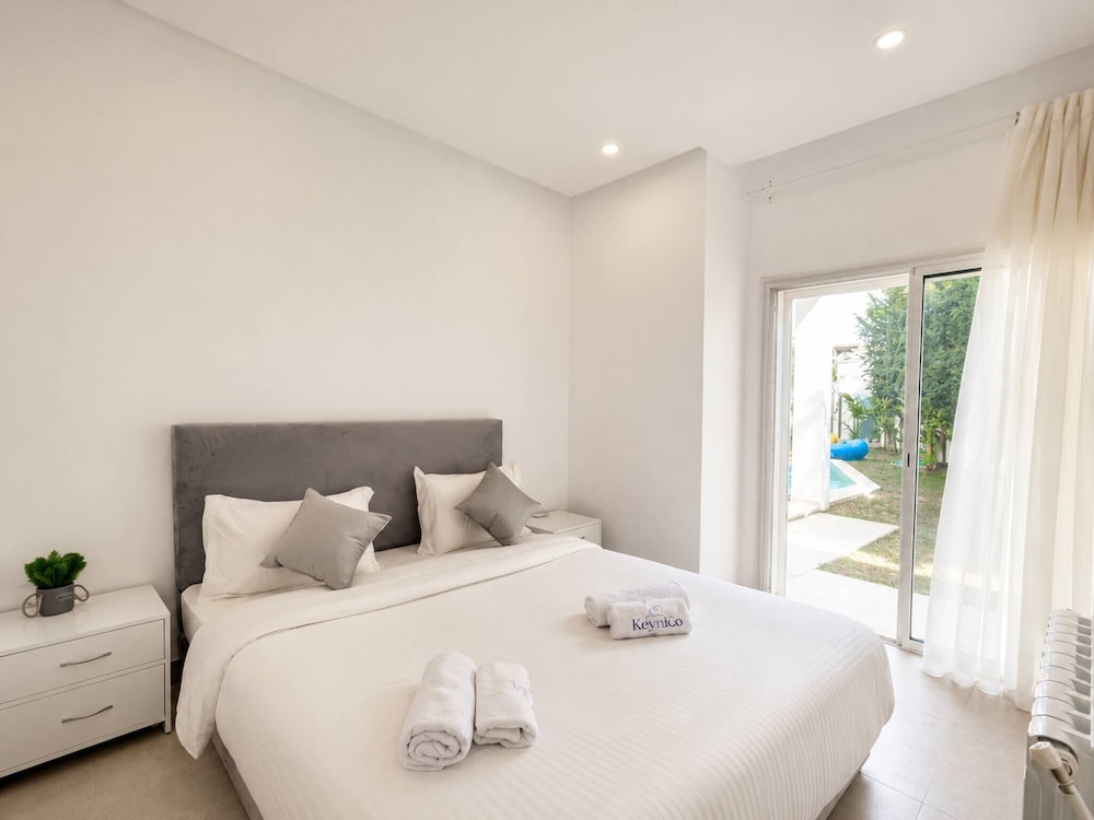 Elegant Villa In Gammarth With Private Indoor Pool