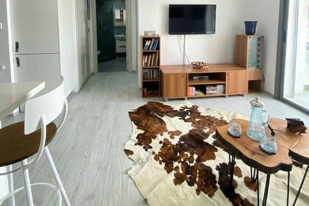 Hotel 1 Bed Flat - Sleeps 2 - Parking - Wifi