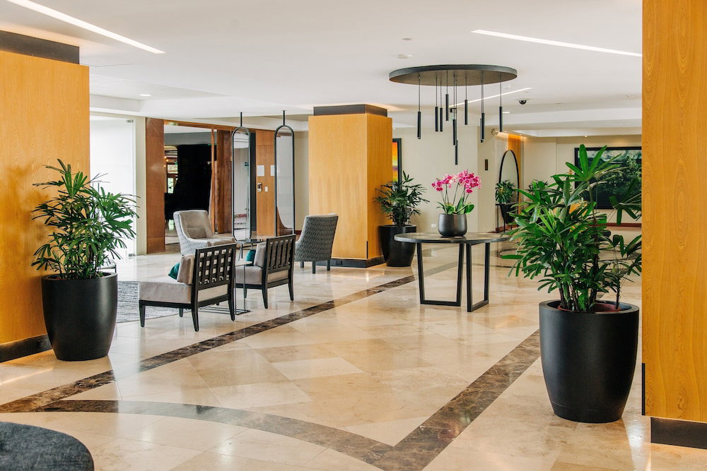 Plaza Hotel And Suites