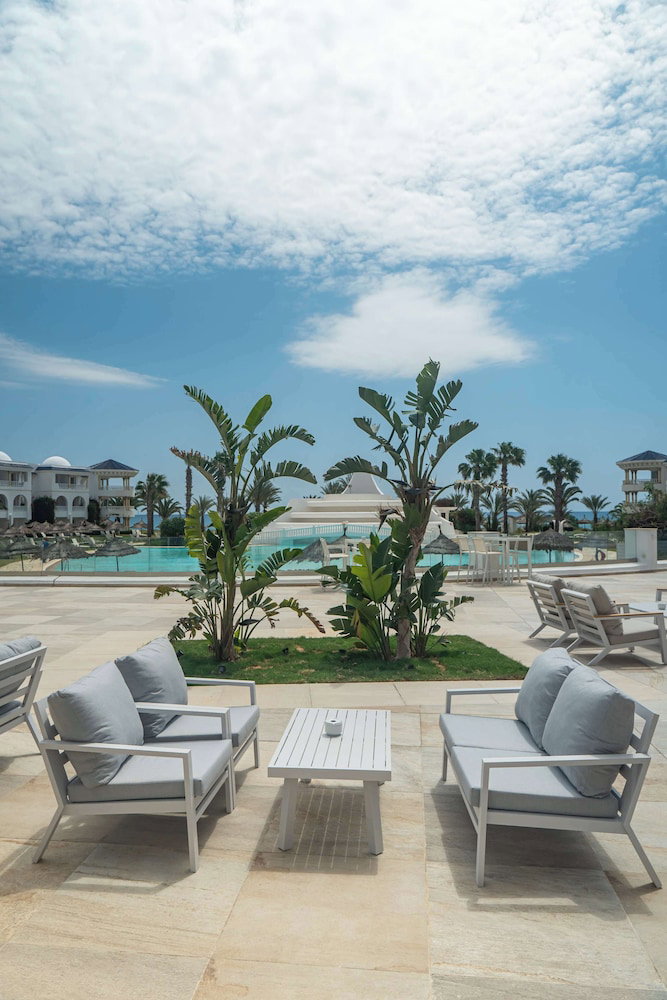 Hotel Royal Tulip Taj Sultan