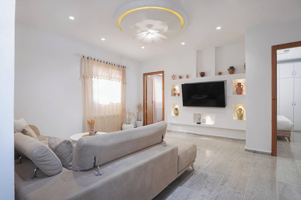 Hotel Charming 3-Bedroom Apartment In Historic Carthage, Tunisia