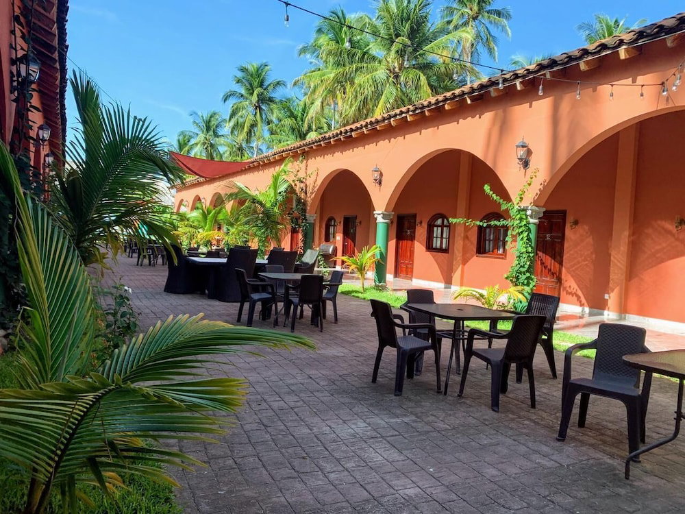 Hotel Sambo Mambo Beach Hotel