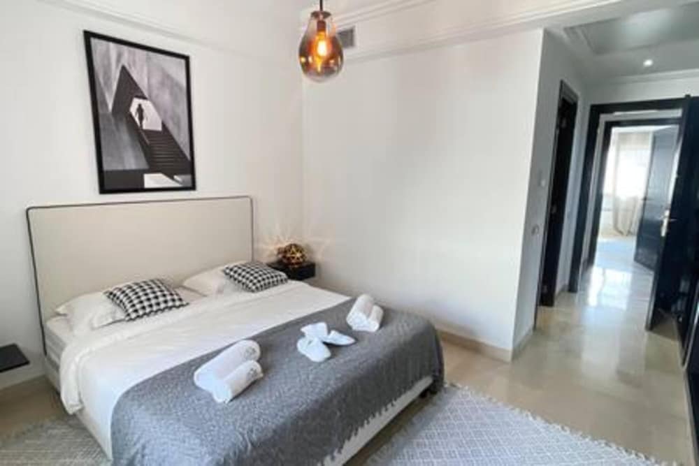Black White Modern Spacious