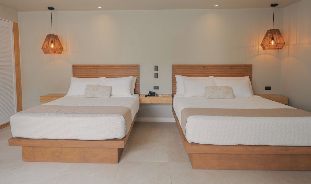 Mirasurf Hotel & Waves