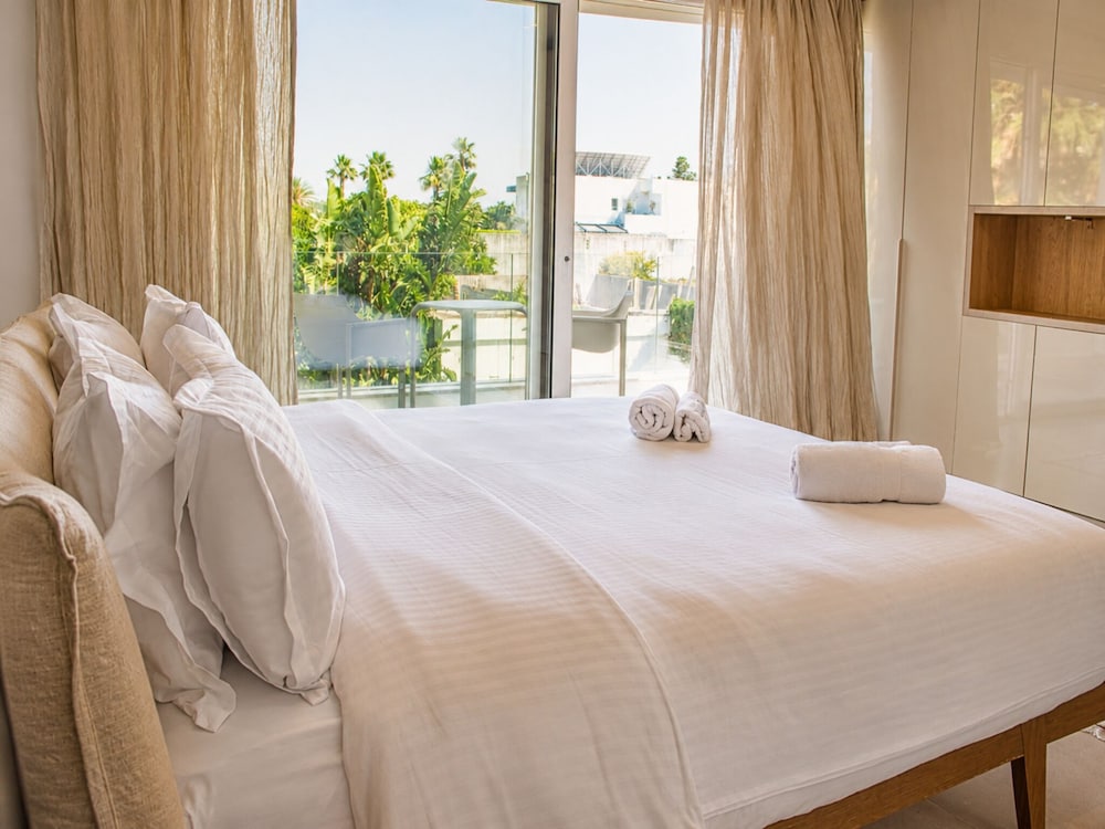 Luxurious Villa Rental In Tunis With Private Indoor Pool