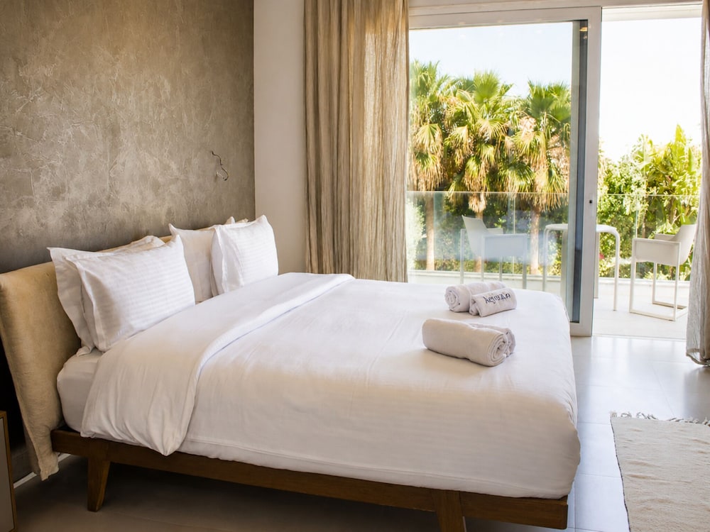 Luxurious Villa Rental In Tunis With Private Indoor Pool