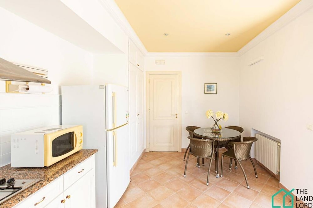 Safran Ii Apt De Charme Avec Terrasse La Marsa