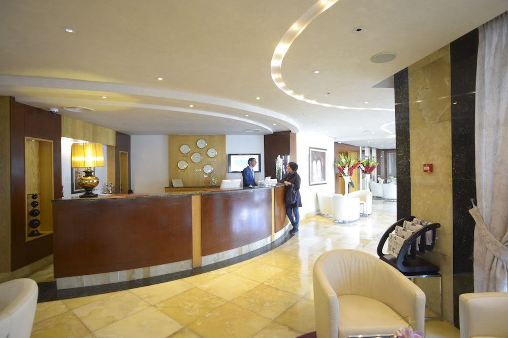 Hotel The Penthouse Suites Hotel