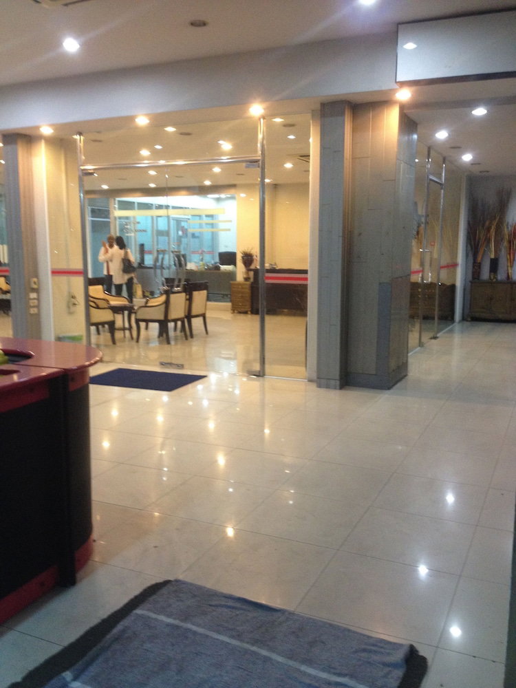 Mall Suites Hotel