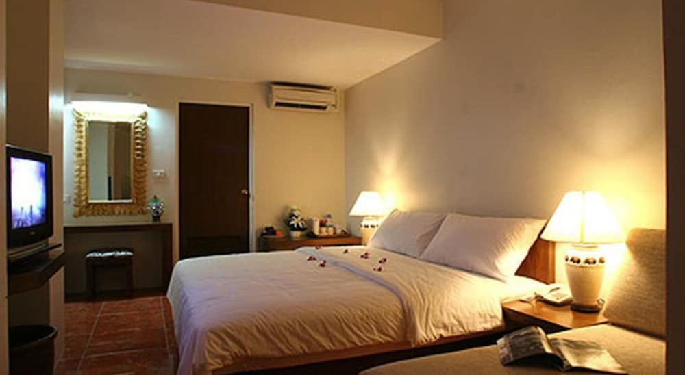 Villa Cha Cha Banglumphu