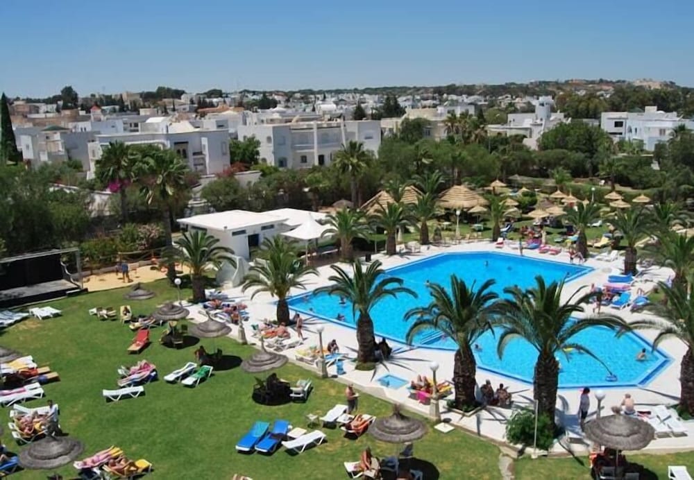 Hotel Golf Residence- Family Only