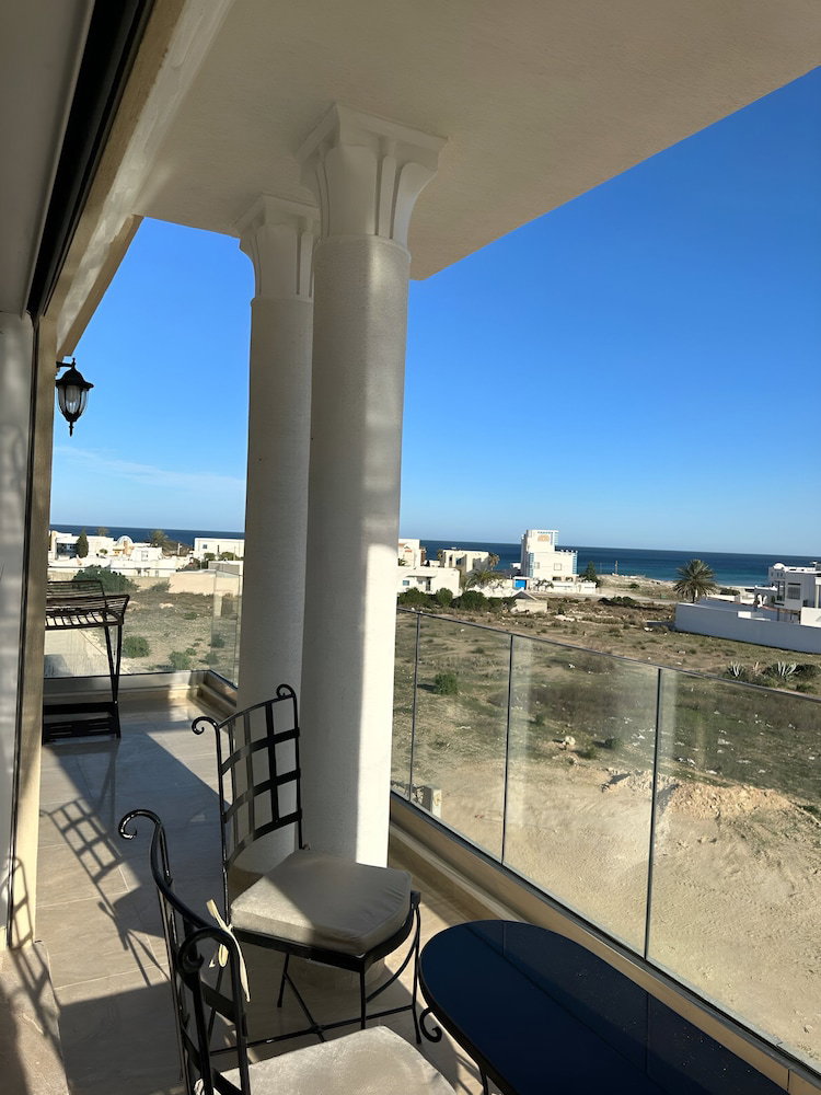 Hotel Luxury 3 Bedrooms Apartment Sea View