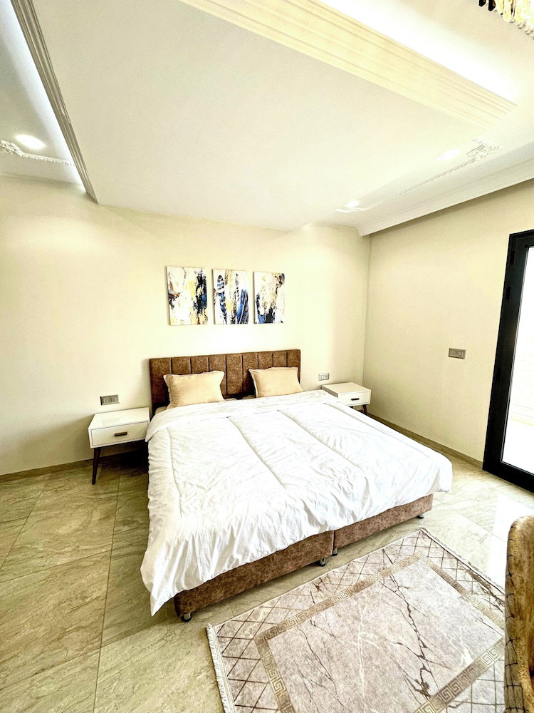 Luxury 3 Bedrooms Apartment Sea View