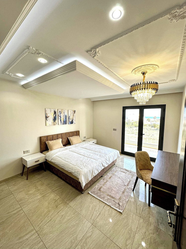 Luxury 3 Bedrooms Apartment Sea View