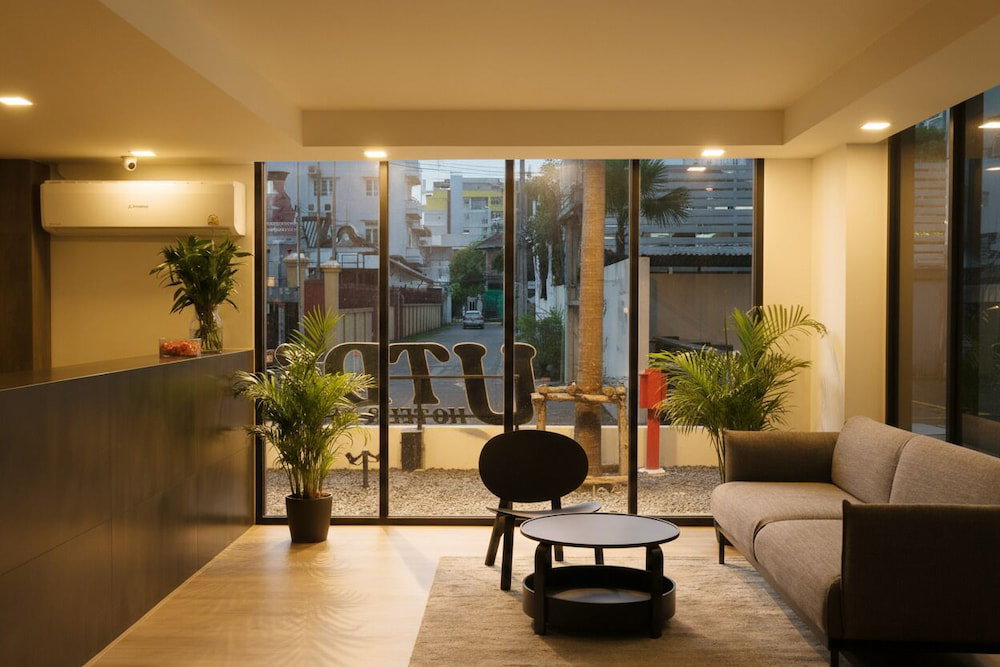 Utd 8 Hotel & Residence