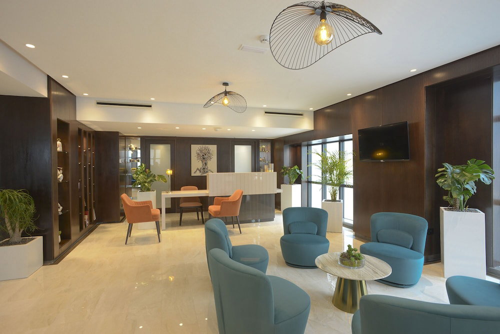 Maia Hotel Suites