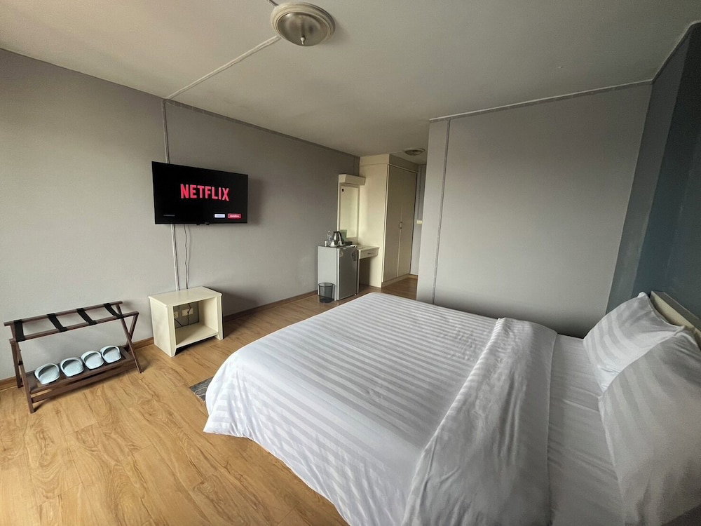 Hotel We Resident