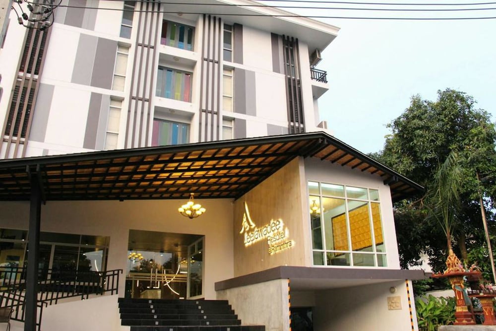 Hotel Leelawadee Resotel Raminthra 23
