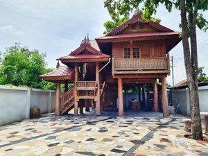 Hotel 300 Years Old Wooden House W 3 Bedrooms And Big Yard cazare Bang Khen
