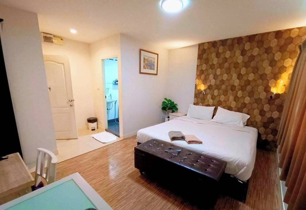 Hotel Tim Place - Bts Phra Khanong
