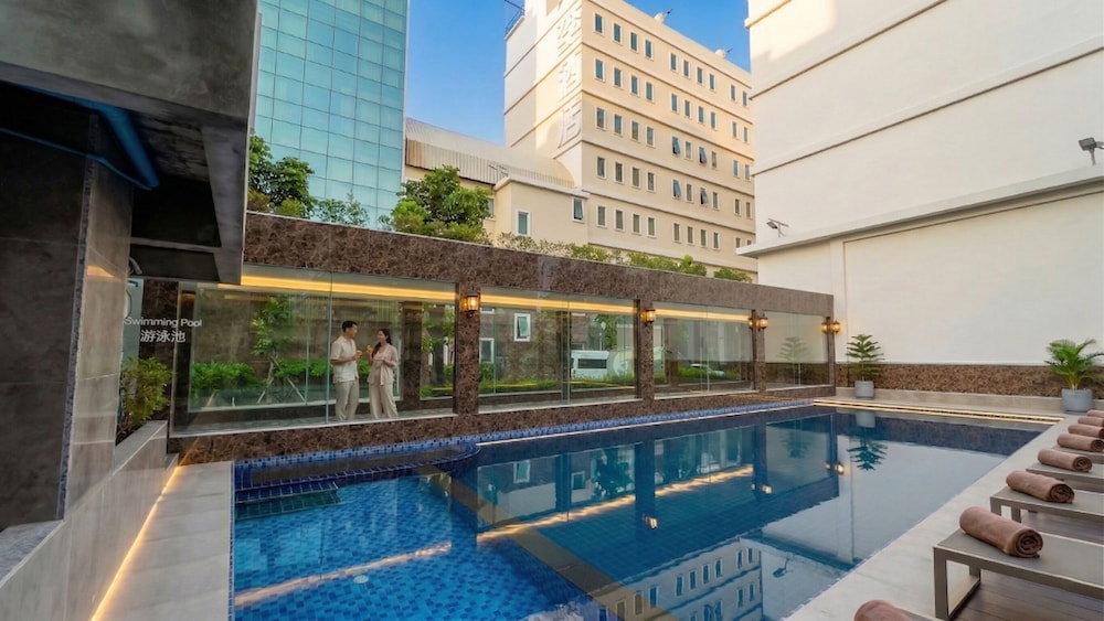 Hotel Elegant Airport Hotel