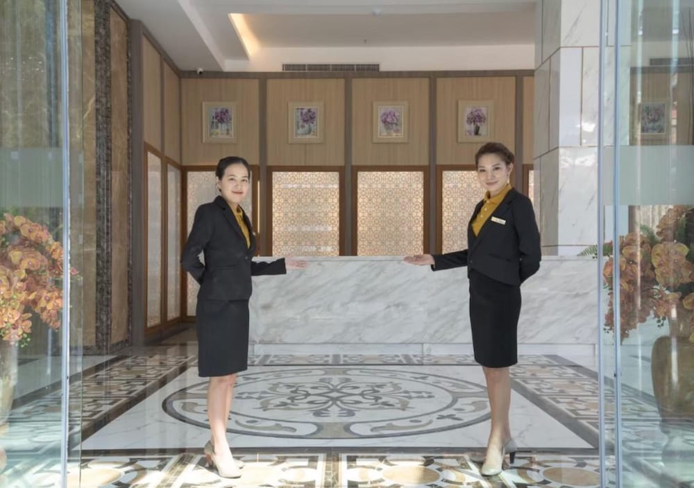 Elegant Airport Hotel